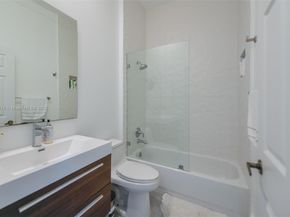 1868 Harbor View Cir, Weston FL 33327