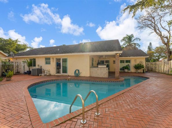 5110 SW 153rd Pl N, Miami FL 33185