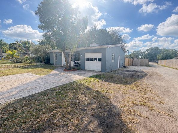 5724 Mckinley St, Hollywood FL 33021