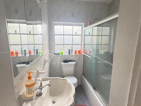 5724 Mckinley St, Hollywood FL 33021