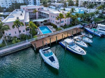 6881 Bay Dr