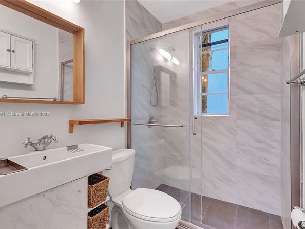 6881 Bay Dr 7, Miami Beach FL 33141