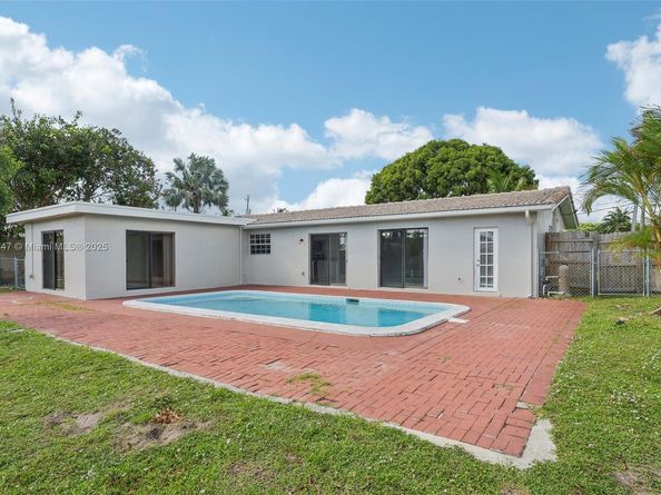 1700 SW 5th Ave, Pompano Beach FL 33060