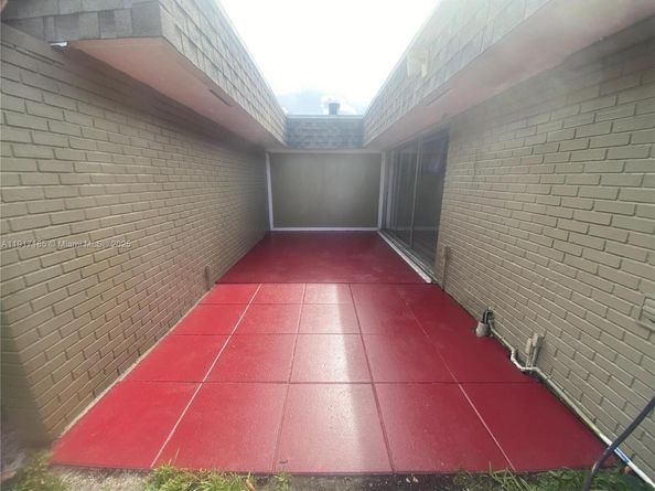 4802 Bayberry Ln, Tamarac FL 33319