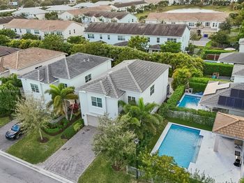 1402 Myrtle Oak Ter