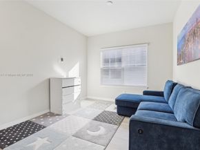 1402 Myrtle Oak Ter, Hollywood FL 33021