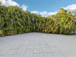 1402 Myrtle Oak Ter, Hollywood FL 33021