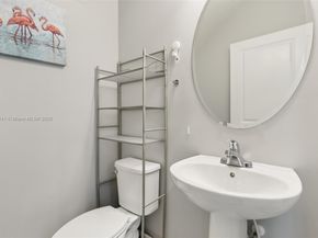 1402 Myrtle Oak Ter, Hollywood FL 33021