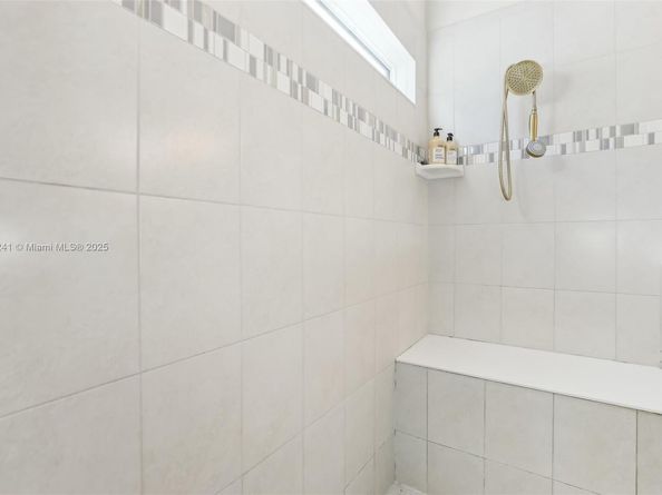 1402 Myrtle Oak Ter, Hollywood FL 33021