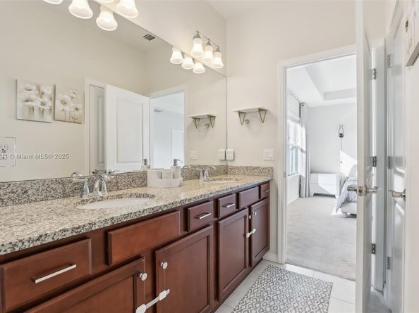 1402 Myrtle Oak Ter, Hollywood FL 33021