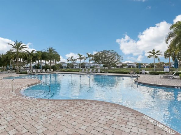1402 Myrtle Oak Ter, Hollywood FL 33021