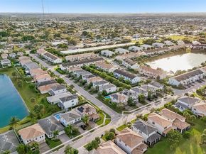 1402 Myrtle Oak Ter, Hollywood FL 33021