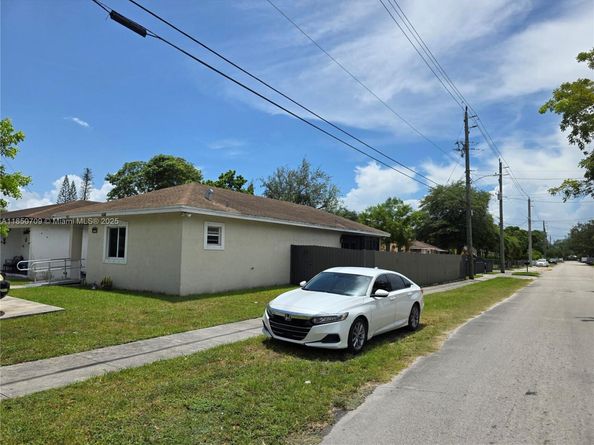 6040 NW 30th Ave, Miami FL 33142
