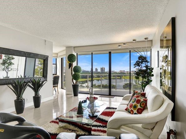 20281 E Country Club Dr 809, Aventura FL 33180