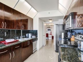 20281 E Country Club Dr 809, Aventura FL 33180