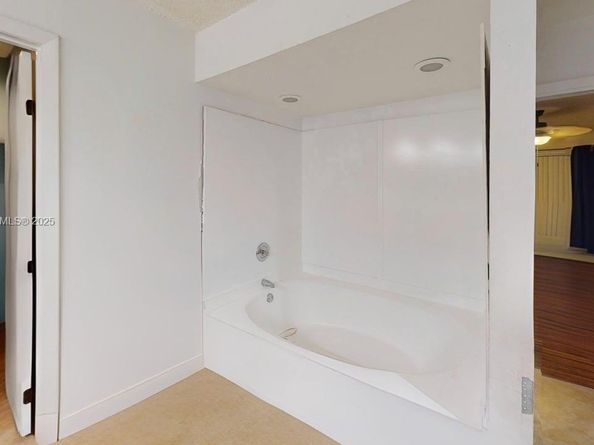 15552 SW 54th Ter, Miami FL 33185