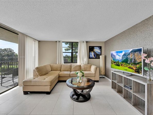 6190 Woodlands Blvd 302, Tamarac FL 33319