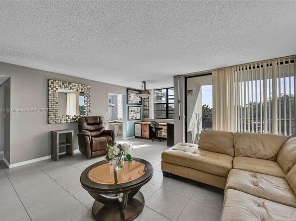 6190 Woodlands Blvd 302, Tamarac FL 33319