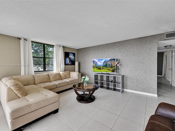 6190 Woodlands Blvd 302, Tamarac FL 33319