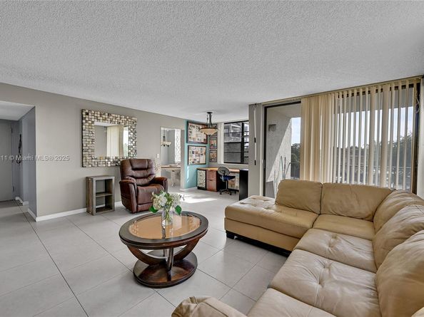 6190 Woodlands Blvd 302, Tamarac FL 33319