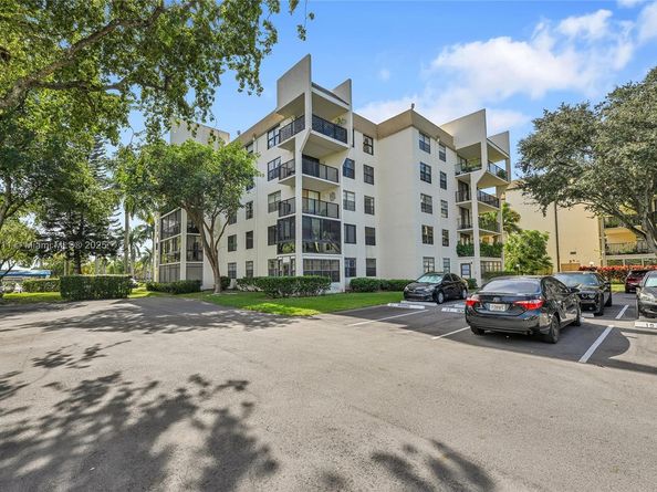 6190 Woodlands Blvd 302, Tamarac FL 33319