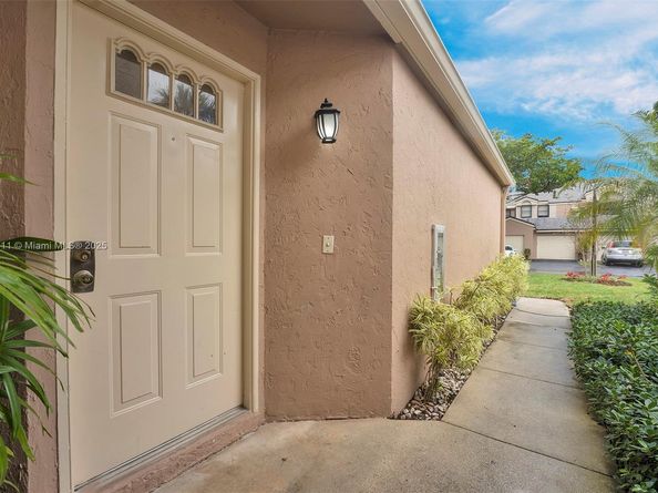 123 NW 98th Ter, Plantation FL 33324