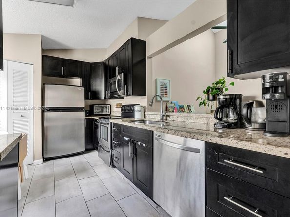 123 NW 98th Ter, Plantation FL 33324