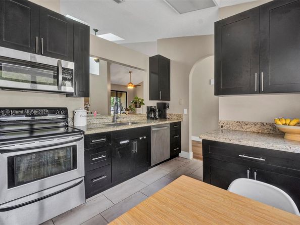 123 NW 98th Ter, Plantation FL 33324