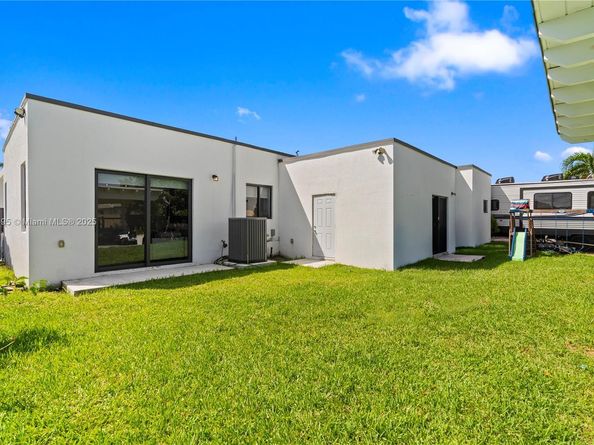 10925 SW 218th Ter, Miami FL 33170