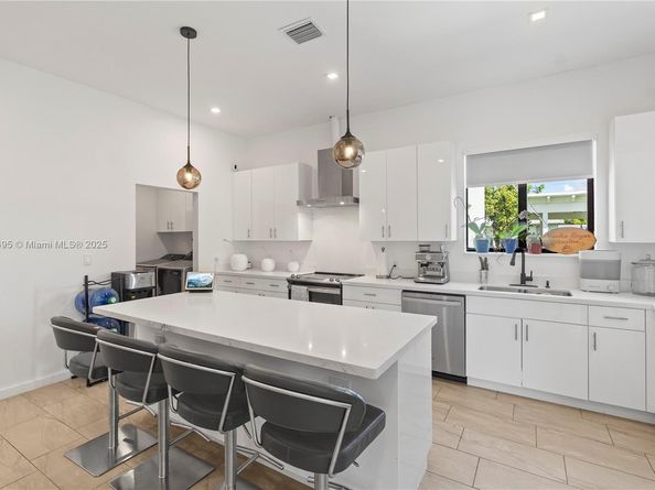 10925 SW 218th Ter, Miami FL 33170