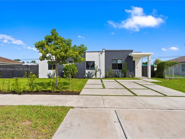 10925 SW 218th Ter, Miami FL 33170