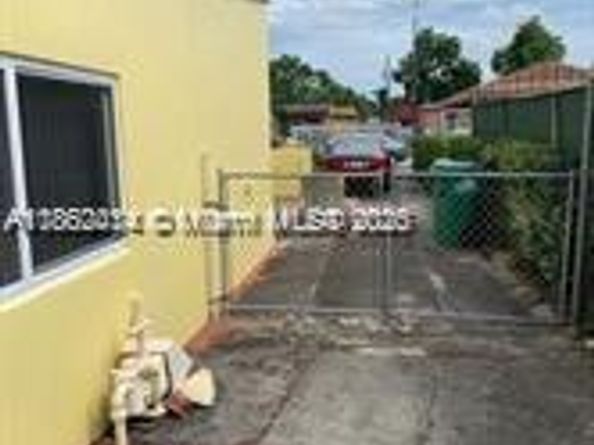 3515 NW 98th St, Miami FL 33147