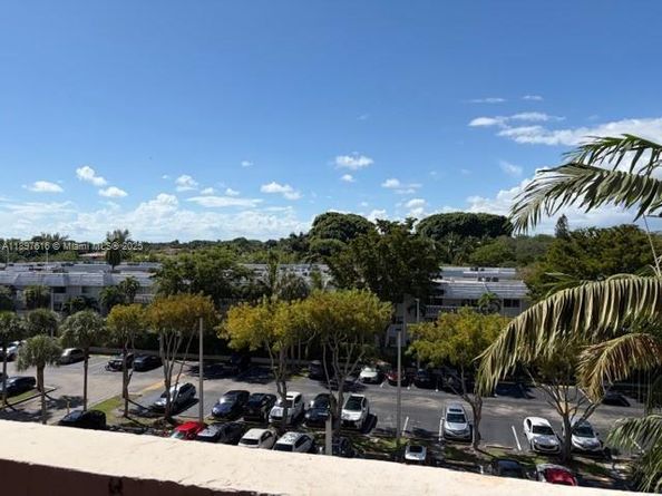 90 Edgewater Dr 505, Coral Gables FL 33133