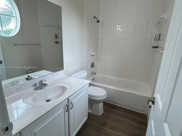 954 NE 42nd Ter, Homestead FL 33033