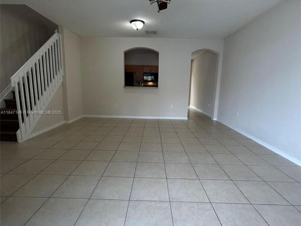 954 NE 42nd Ter, Homestead FL 33033