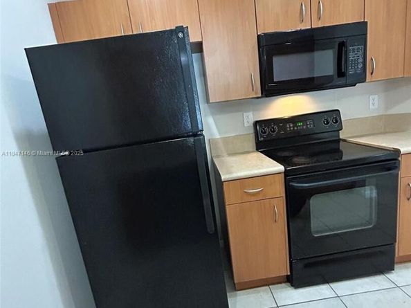 954 NE 42nd Ter, Homestead FL 33033