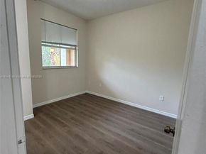 954 NE 42nd Ter, Homestead FL 33033