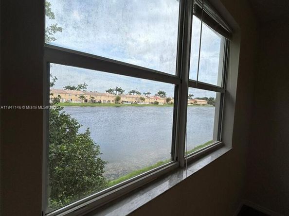 954 NE 42nd Ter, Homestead FL 33033