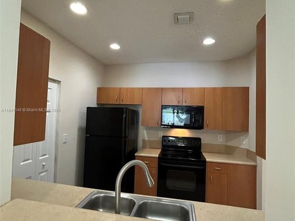 954 NE 42nd Ter, Homestead FL 33033
