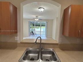 954 NE 42nd Ter, Homestead FL 33033