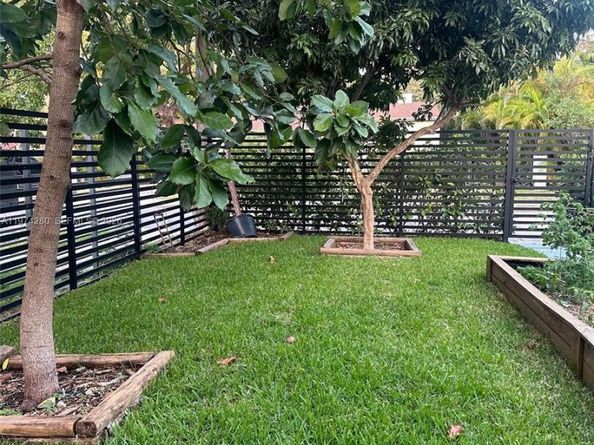 3134 Carter St, Miami FL 33133