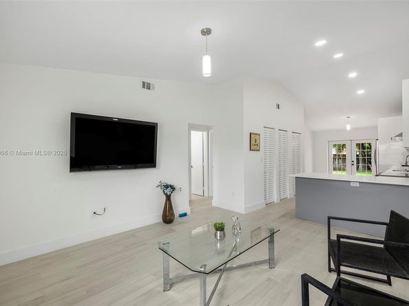 6020 W 22nd Lane, Hialeah FL 33016