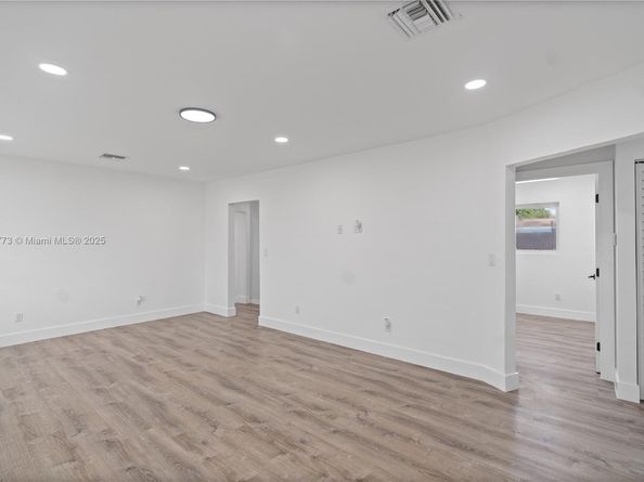 2441 NW 181st Ter, Miami Gardens FL 33056