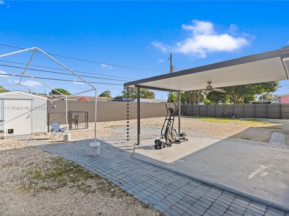 2441 NW 181st Ter, Miami Gardens FL 33056