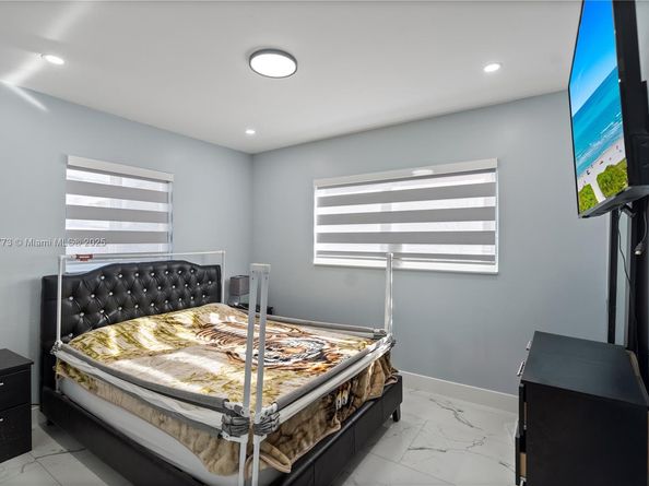 2441 NW 181st Ter, Miami Gardens FL 33056
