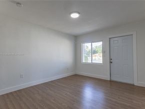 866 NW 108th St, Miami FL 33168