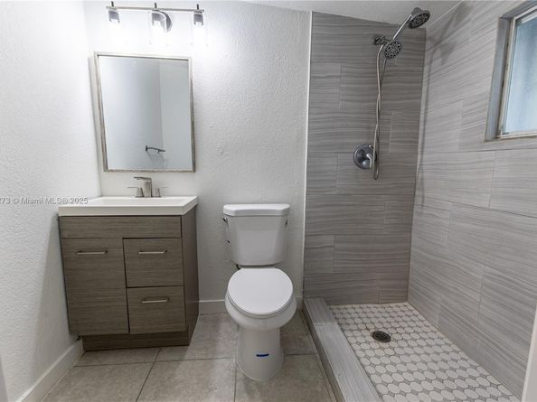 866 NW 108th St, Miami FL 33168