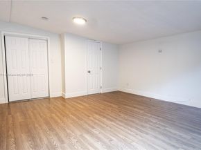 866 NW 108th St, Miami FL 33168