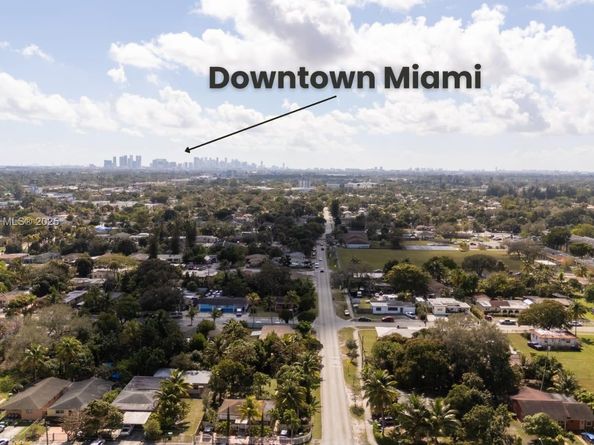 866 NW 108th St, Miami FL 33168