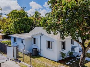 866 NW 108th St, Miami FL 33168